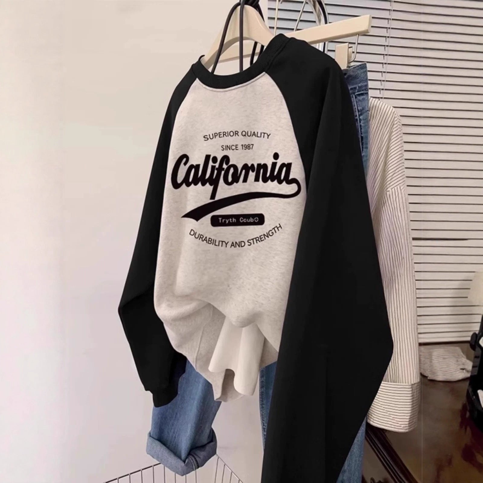 Color-blocked Drop Shoulder Sleeve Lightweight Hoodie for Women